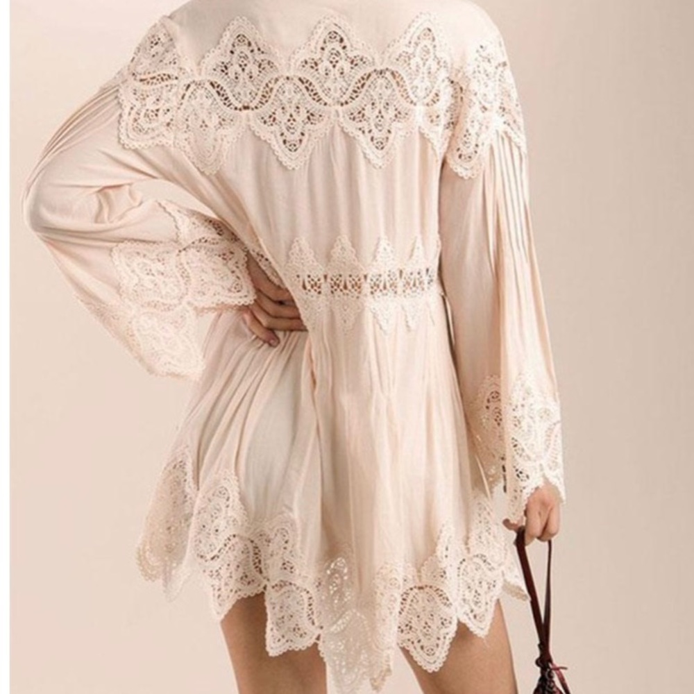 1 Left 💕Tasi Blush Bell Sleeve Tunic Blouse - Picture 7 of 7